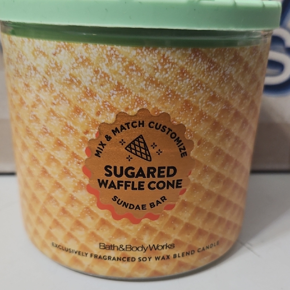 Bath & Body Works Sugared Waffle Cone Candle with Mint Green Lid